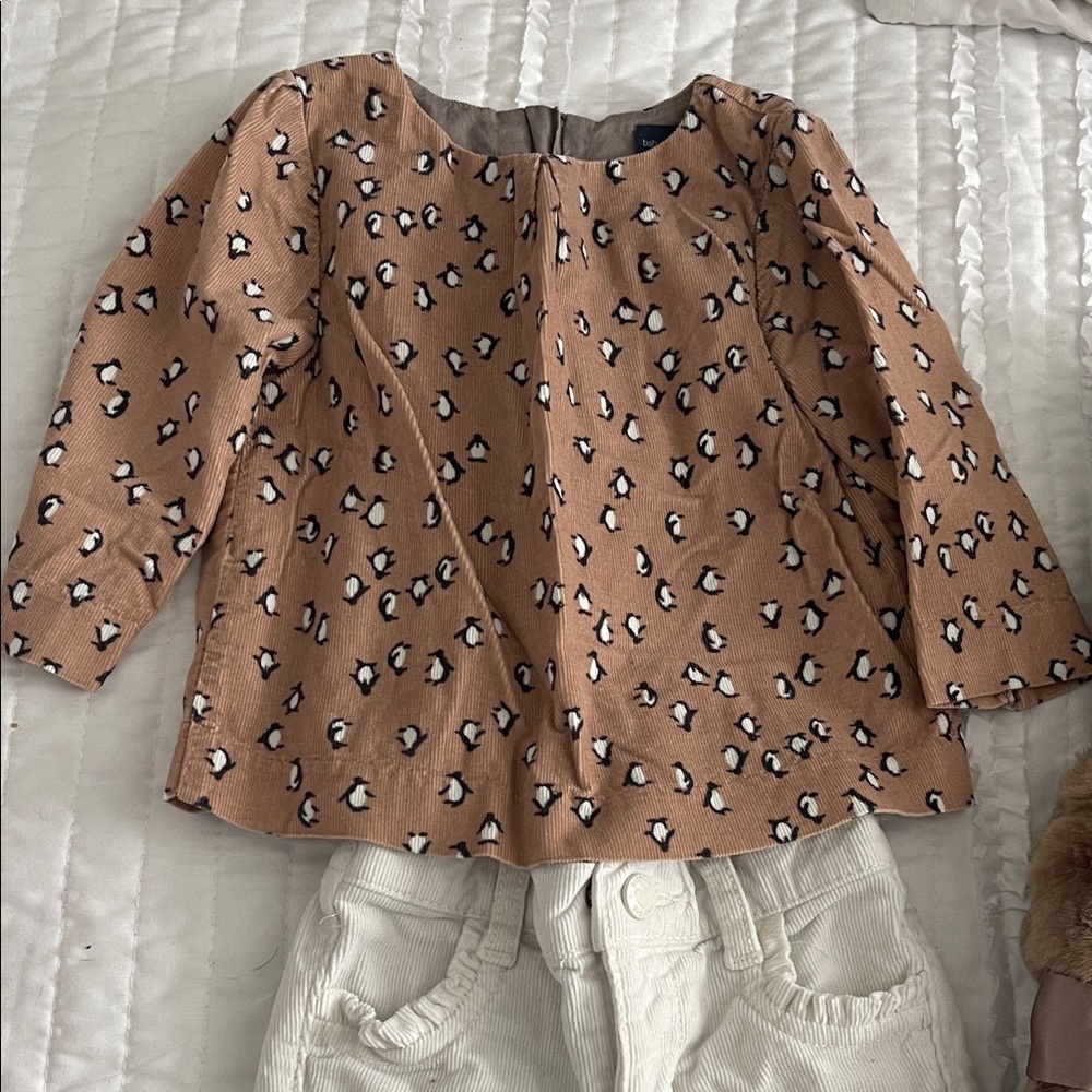 Baby Gap Outfit Penguin Top and Faux Fur Vest with White Corduroy Pant - Picture 2 of 12